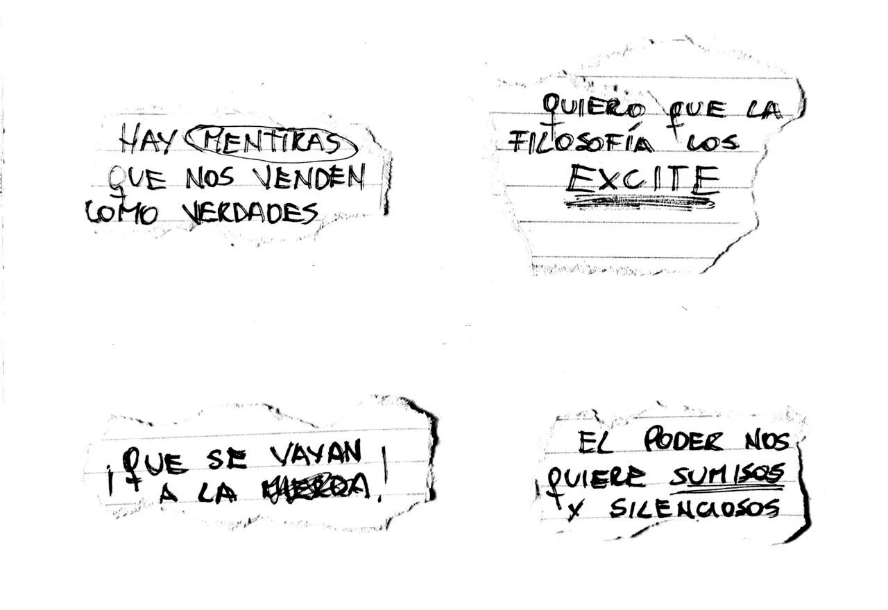Frases de Merlí escritas a mano sobre recortes de papel